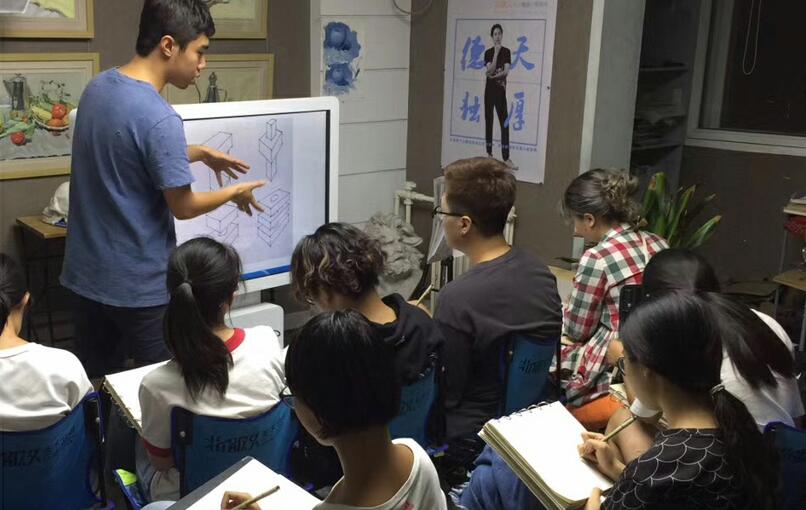 李逸伦上课照片