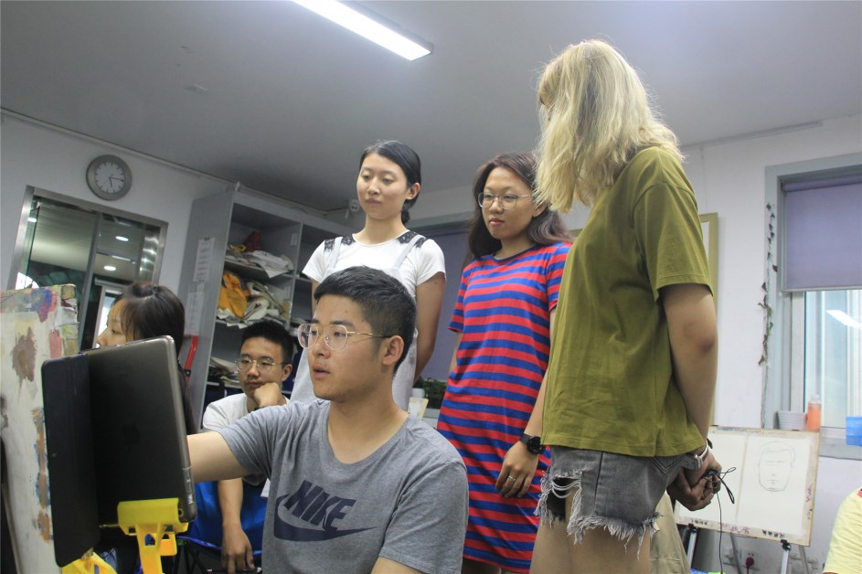 王佳韦上课照片